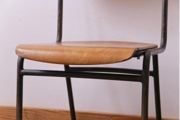 ヴィンテージ家具　ヨーロッパビンテージ　素朴さと独特の柔らかな雰囲気が魅力のスクールチェア(キッズチェア、鉄脚チェア、椅子)(2)