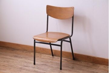 ヴィンテージ家具　ヨーロッパビンテージ　素朴さと独特の柔らかな雰囲気が魅力のスクールチェア(キッズチェア、鉄脚チェア、椅子)(2)