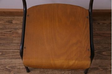 ヴィンテージ家具　ヨーロッパビンテージ　素朴さと独特の柔らかな雰囲気が魅力のスクールチェア(キッズチェア、鉄脚チェア、椅子)(2)