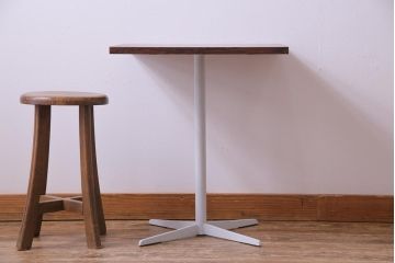 アンティーク家具　昭和中期　天板ナラ材　淡いペイントカラーがおしゃれな鉄脚テーブル(コーヒーテーブル、サイドテーブル)(1)