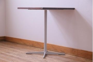 アンティーク家具　昭和中期　天板ナラ材　淡いペイントカラーがおしゃれな鉄脚テーブル(コーヒーテーブル、サイドテーブル)(1)