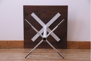 アンティーク家具　昭和中期　天板ナラ材　淡いペイントカラーがおしゃれな鉄脚テーブル(コーヒーテーブル、サイドテーブル)(1)