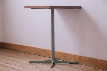 アンティーク家具　昭和中期　天板ナラ材　淡いペイントカラーがおしゃれな鉄脚テーブル(コーヒーテーブル、サイドテーブル)(2)