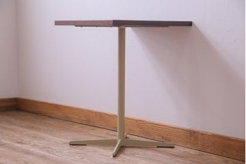 アンティーク家具　昭和中期　天板ナラ材　淡いペイントカラーがおしゃれな鉄脚テーブル(コーヒーテーブル、サイドテーブル)(3)