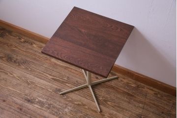 アンティーク家具　昭和中期　天板ナラ材　淡いペイントカラーがおしゃれな鉄脚テーブル(コーヒーテーブル、サイドテーブル)(3)