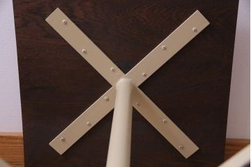 アンティーク家具　昭和中期　天板ナラ材　淡いペイントカラーがおしゃれな鉄脚テーブル(コーヒーテーブル、サイドテーブル)(3)