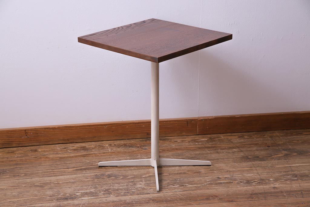 アンティーク雑貨　昭和中期　天板ナラ材　淡いペイントカラーがおしゃれな鉄脚テーブル(コーヒーテーブル、サイドテーブル