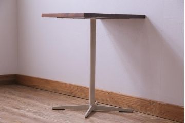 アンティーク雑貨　昭和中期　天板ナラ材　淡いペイントカラーがおしゃれな鉄脚テーブル(コーヒーテーブル、サイドテーブル