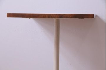 アンティーク雑貨　昭和中期　天板ナラ材　淡いペイントカラーがおしゃれな鉄脚テーブル(コーヒーテーブル、サイドテーブル