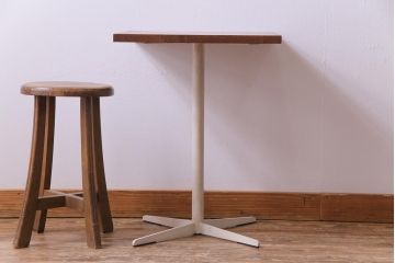 アンティーク雑貨　昭和中期　天板ナラ材　淡いペイントカラーがおしゃれな鉄脚テーブル(コーヒーテーブル、サイドテーブル