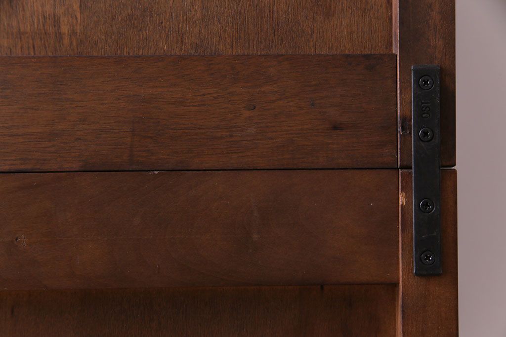 中古　北海道民芸家具　HM160K　シックなインテリアと相性の良い食器棚(本箱、収納棚)(定価約45万円)