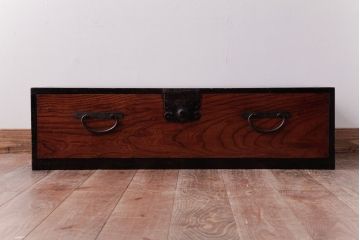 アンティーク家具　和製アンティーク　前面ケヤキ材　古い質感が味わい深い時代箪笥ローボード(引き出し、衣装箪笥)