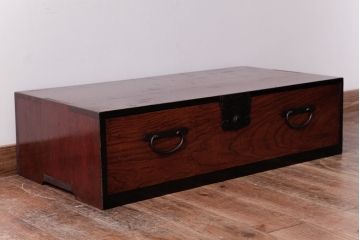 アンティーク家具　和製アンティーク　前面ケヤキ材　古い質感が味わい深い時代箪笥ローボード(引き出し、衣装箪笥)