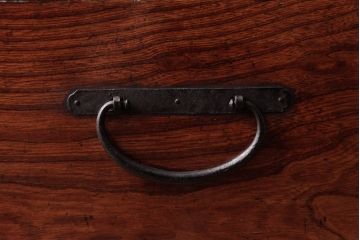 アンティーク家具　和製アンティーク　前面ケヤキ材　古い質感が味わい深い時代箪笥ローボード(引き出し、衣装箪笥)