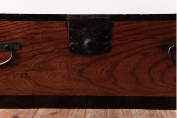 アンティーク家具　和製アンティーク　前面ケヤキ材　古い質感が味わい深い時代箪笥ローボード(引き出し、衣装箪笥)