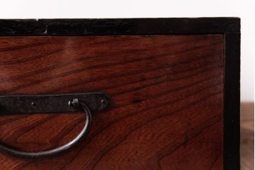 アンティーク家具　和製アンティーク　前面ケヤキ材　古い質感が味わい深い時代箪笥ローボード(引き出し、衣装箪笥)