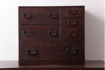 アンティーク家具　和製アンティーク　懐かしさを感じる佇まいが魅力の小引き出し(小箪笥、小物収納)