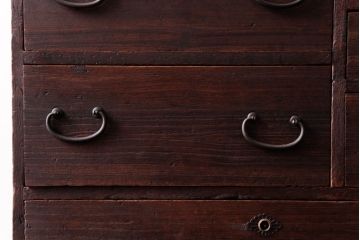 アンティーク家具　和製アンティーク　懐かしさを感じる佇まいが魅力の小引き出し(小箪笥、小物収納)