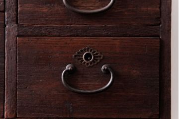 アンティーク家具　和製アンティーク　懐かしさを感じる佇まいが魅力の小引き出し(小箪笥、小物収納)