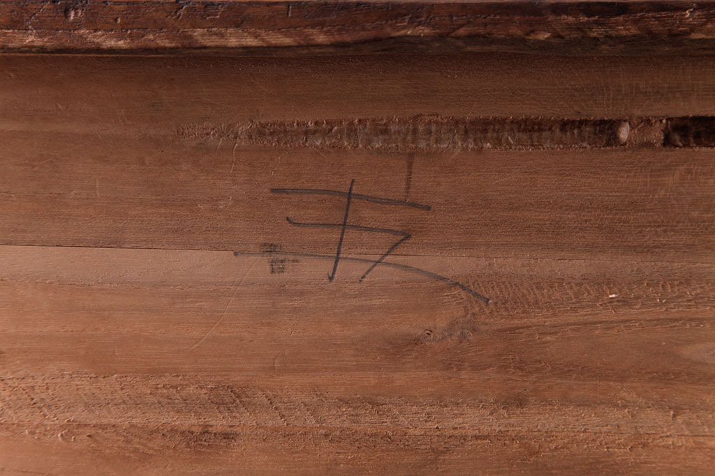 アンティーク家具　和製アンティーク　懐かしさを感じる佇まいが魅力の小引き出し(小箪笥、小物収納)