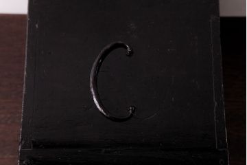 アンティーク家具　和製アンティーク　前面ケヤキ材　漆塗り　味わい深い質感の小引き出し(小物収納)