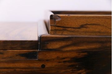 アンティーク雑貨　和製アンティーク　最高級品!黒柿無垢材　独特の杢目が趣深い猫板付き長火鉢