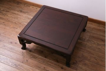 アンティーク家具　時代唐物　漆塗り　彫刻と艶のある質感が目を引く紫檀材の座卓(ローテーブル)