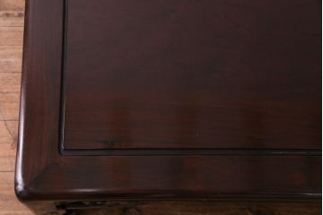 アンティーク家具　時代唐物　漆塗り　彫刻と艶のある質感が目を引く紫檀材の座卓(ローテーブル)