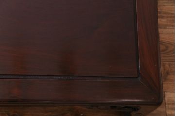 アンティーク家具　時代唐物　漆塗り　彫刻と艶のある質感が目を引く紫檀材の座卓(ローテーブル)