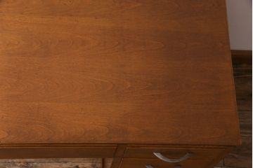 レトロ家具　昭和レトロ　カバ材　個性的なデザインがおしゃれな片袖机(デスク、ワークデスク、作業台)