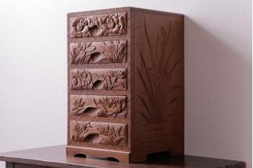 中古　伝統工芸　日光彫り　大振りな花の意匠が目を惹く小引き出し(小物収納、引き出し)
