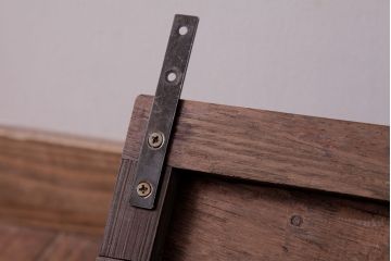 アンティーク家具　和製アンティーク　ナラ材　上品でシックな印象を放つウォールフック(壁掛け収納)