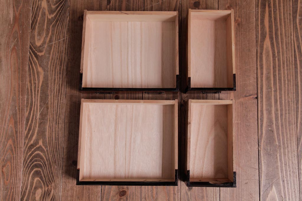 アンティーク家具　和製アンティーク　漆塗り　古い木の質感が味わい感じる小引き出し(小物収納)