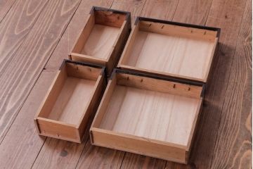 アンティーク家具　和製アンティーク　漆塗り　古い木の質感が味わい感じる小引き出し(小物収納)