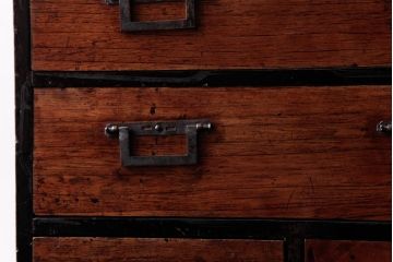 アンティーク家具　和製アンティーク　漆塗り　古い木の質感が味わい感じる小引き出し(小物収納)