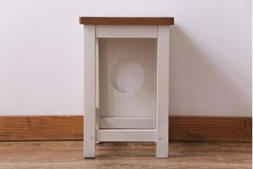 昭和中期　ペイント家具　ナチュラルな雰囲気が可愛らしい角スツール(アンティークホワイト)(1)