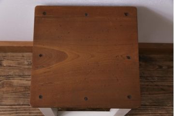 昭和中期　ペイント家具　ナチュラルな雰囲気が可愛らしい角スツール(アンティークホワイト)(1)
