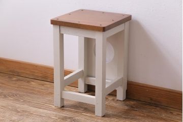 昭和中期　ペイント家具　ナチュラルな雰囲気が可愛らしい角スツール(アンティークホワイト)(2)