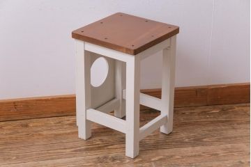 昭和中期　ペイント家具　ナチュラルな雰囲気が可愛らしい角スツール(アンティークホワイト)(2)