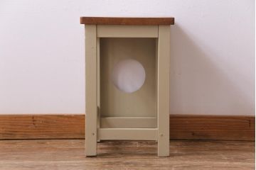 昭和中期　ペイント家具　ナチュラルな雰囲気が可愛らしい角スツール(モカベージュ)(1)