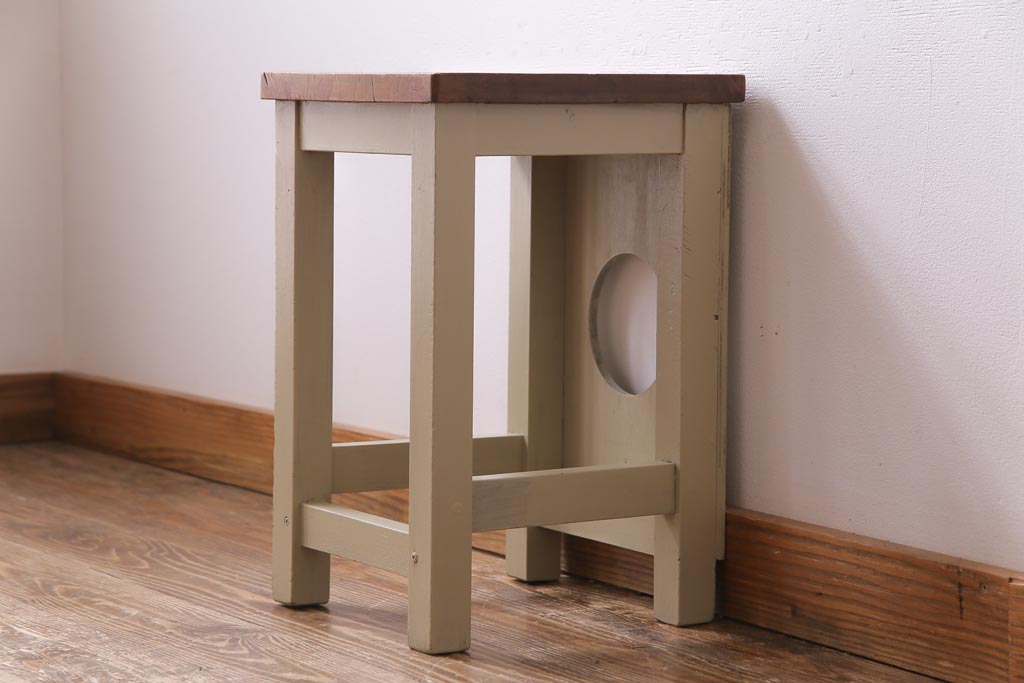 昭和中期　ペイント家具　ナチュラルな雰囲気が可愛らしい角スツール(モカベージュ)(1)