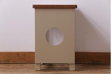 昭和中期　ペイント家具　ナチュラルな雰囲気が可愛らしい角スツール(モカベージュ)(1)