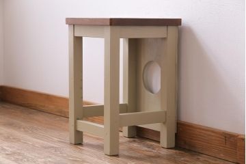 昭和中期　ペイント家具　ナチュラルな雰囲気が可愛らしい角スツール(モカベージュ)(2)