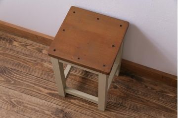 昭和中期　ペイント家具　ナチュラルな雰囲気が可愛らしい角スツール(モカベージュ)(2)