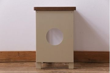 昭和中期　ペイント家具　ナチュラルな雰囲気が可愛らしい角スツール(モカベージュ)(2)