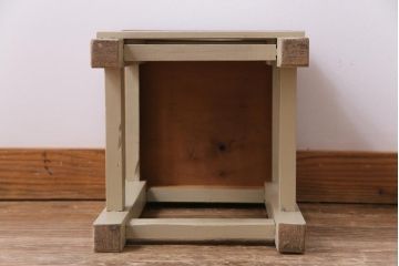 昭和中期　ペイント家具　ナチュラルな雰囲気が可愛らしい角スツール(モカベージュ)(2)