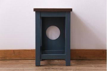 ペイント家具　メンズライクにもおすすめなネイビーカラーの学校スツール(角スツール、花台)(1)