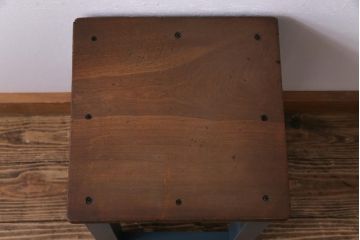 ペイント家具　メンズライクにもおすすめなネイビーカラーの学校スツール(角スツール、花台)(1)