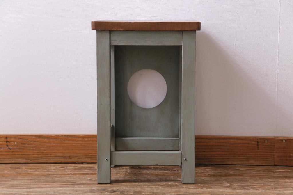 ペイント家具　ペイントカラーと板座の組み合わせが愛らしい角スツール(学校スツール、花台)(1)