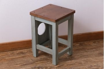 ペイント家具　ペイントカラーと板座の組み合わせが愛らしい角スツール(学校スツール、花台)(1)